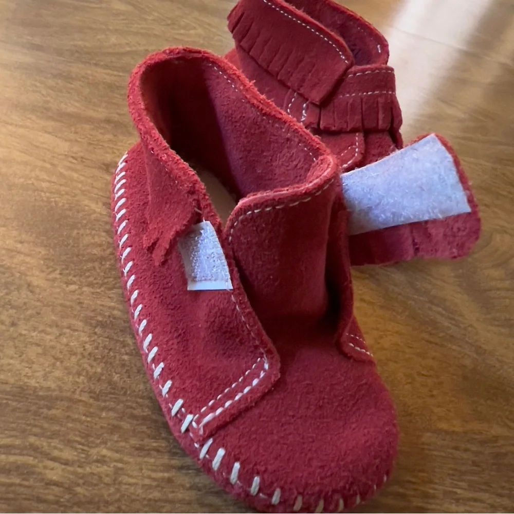 MinneTonka Moccasin Children Burgundy Leather Suede Baby Walking Shoes size 4